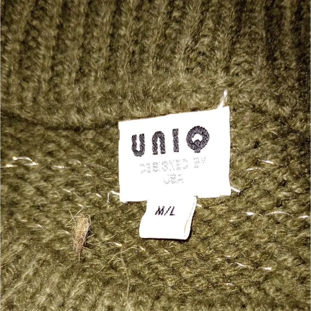 🆕👱🏽‍♂️Uniq Embroidered Green and Black Cropped Sweater